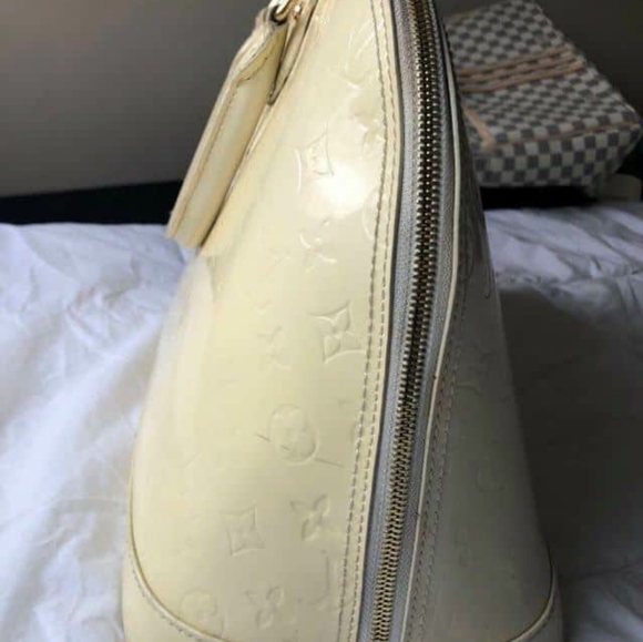 AUTHENTIC LOUIS VUITTON ALMA SHOULDER BAG - Picture 2 of 8